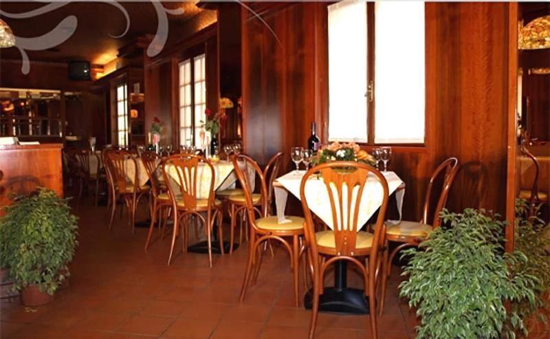 Hotel Karol Монца Экстерьер фото