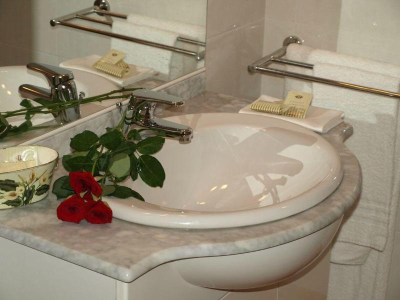 Hotel Karol Монца Экстерьер фото