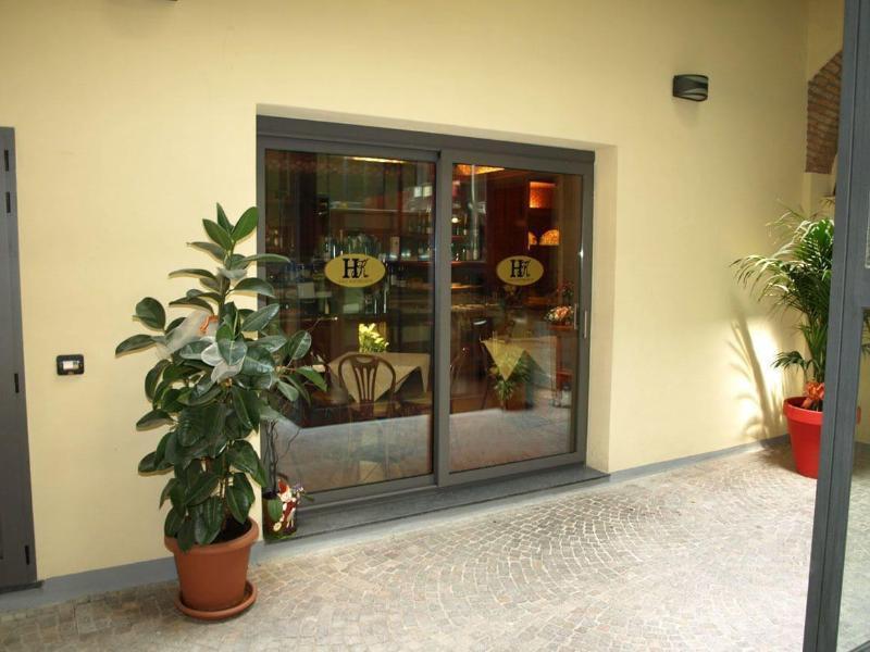 Hotel Karol Монца Экстерьер фото
